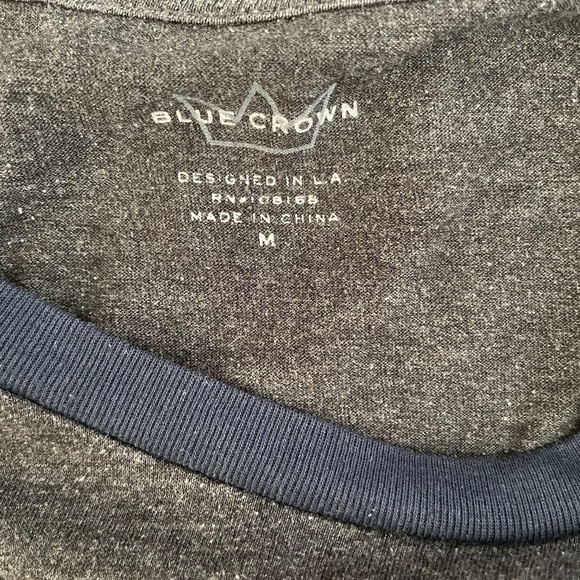 Unique grey t-shirt with navy sleeves and pink pocket - Picture 4 of 4